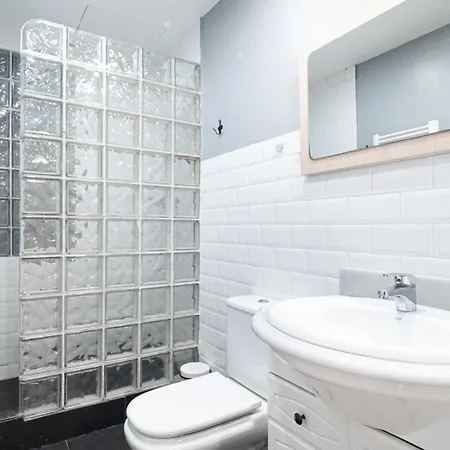 Magnificent 4 Bedroom In Eixample Apartamento