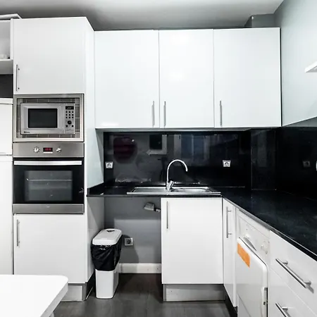Magnificent 4 Bedroom In Eixample Apartment