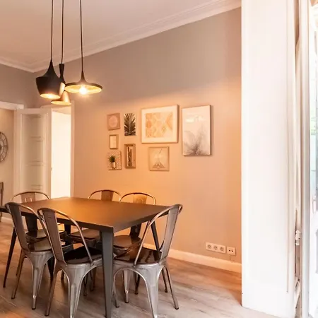 Apartamento Magnificent 4 Bedroom In Eixample Barcelona