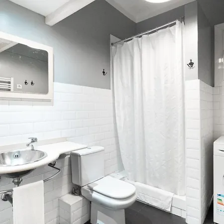 Magnificent 4 Bedroom In Eixample Apartamento
