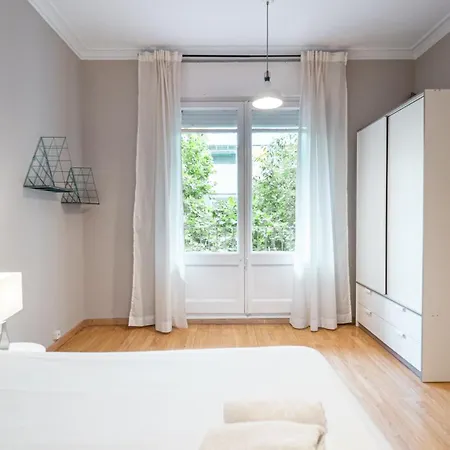 Magnificent 4 Bedroom In Eixample Apartamento