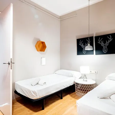 Magnificent 4 Bedroom In Eixample Apartamento *