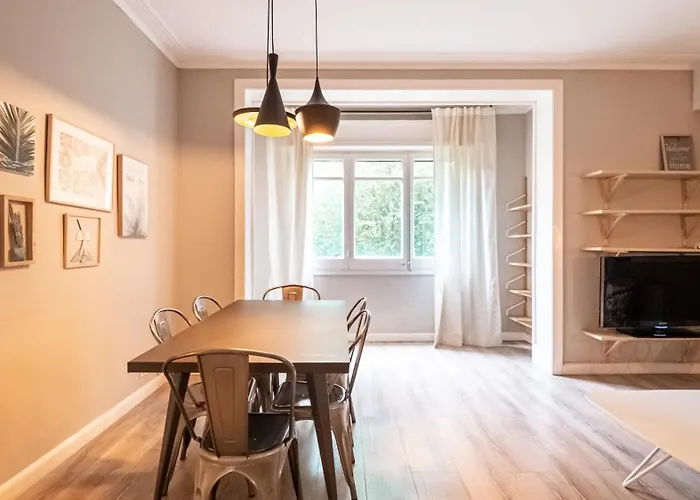 Magnificent 4 Bedroom In Eixample Apartment Barcelona