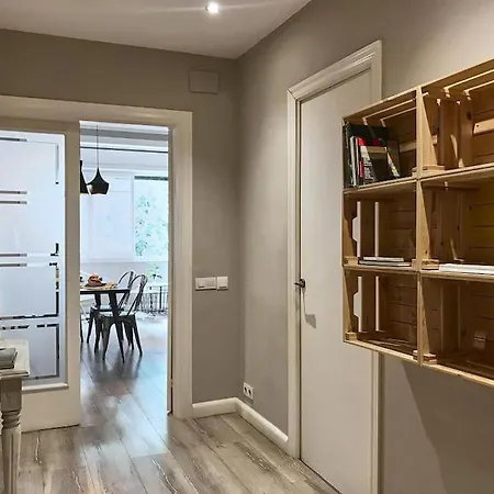 Magnificent 4 Bedroom In Eixample דירה *