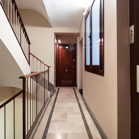 Magnificent 4 Bedroom In Eixample Appartamento