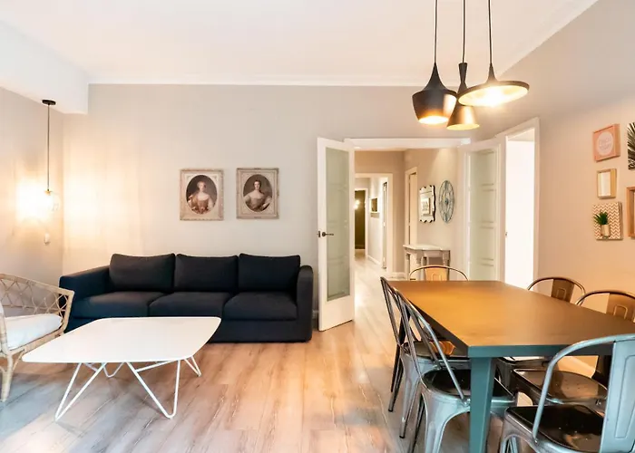 Magnificent 4 Bedroom In Eixample * Barcellona