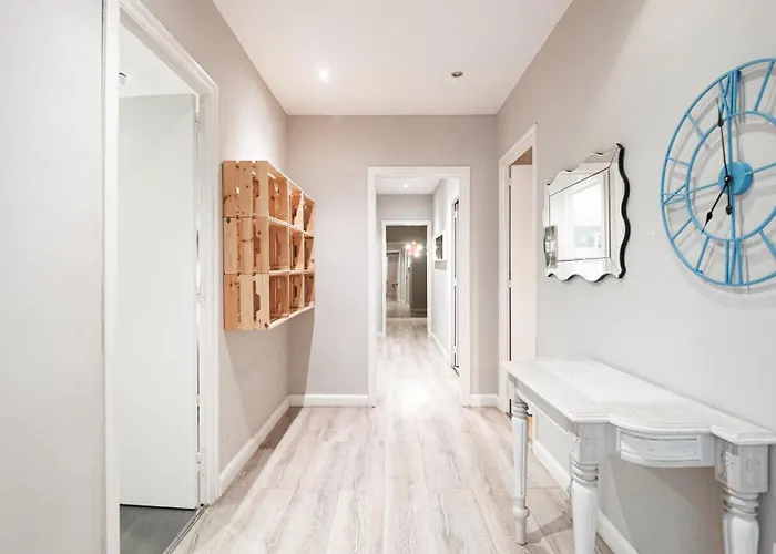 Magnificent 4 Bedroom In Eixample Appartamento