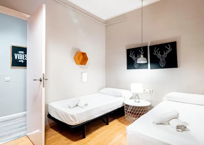 Magnificent 4 Bedroom In Eixample Appartamento *