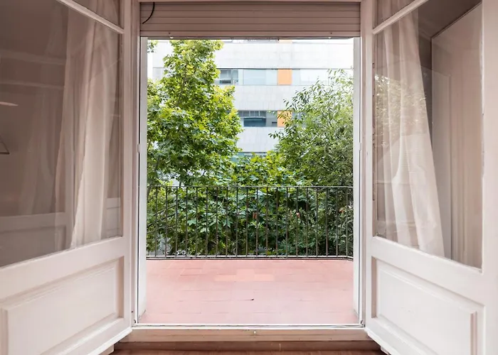 Magnificent 4 Bedroom In Eixample Appartamento