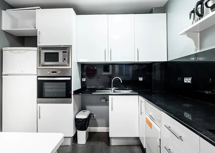 Magnificent 4 Bedroom In Eixample Appartamento